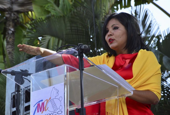 Gisela Mota, new mayor of Temixco takes her oath of office during a swearing-in 