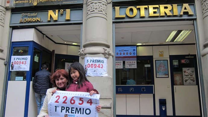 Zaragoza reparte dos millones de euros del 'Gordo' de 'El Niño'