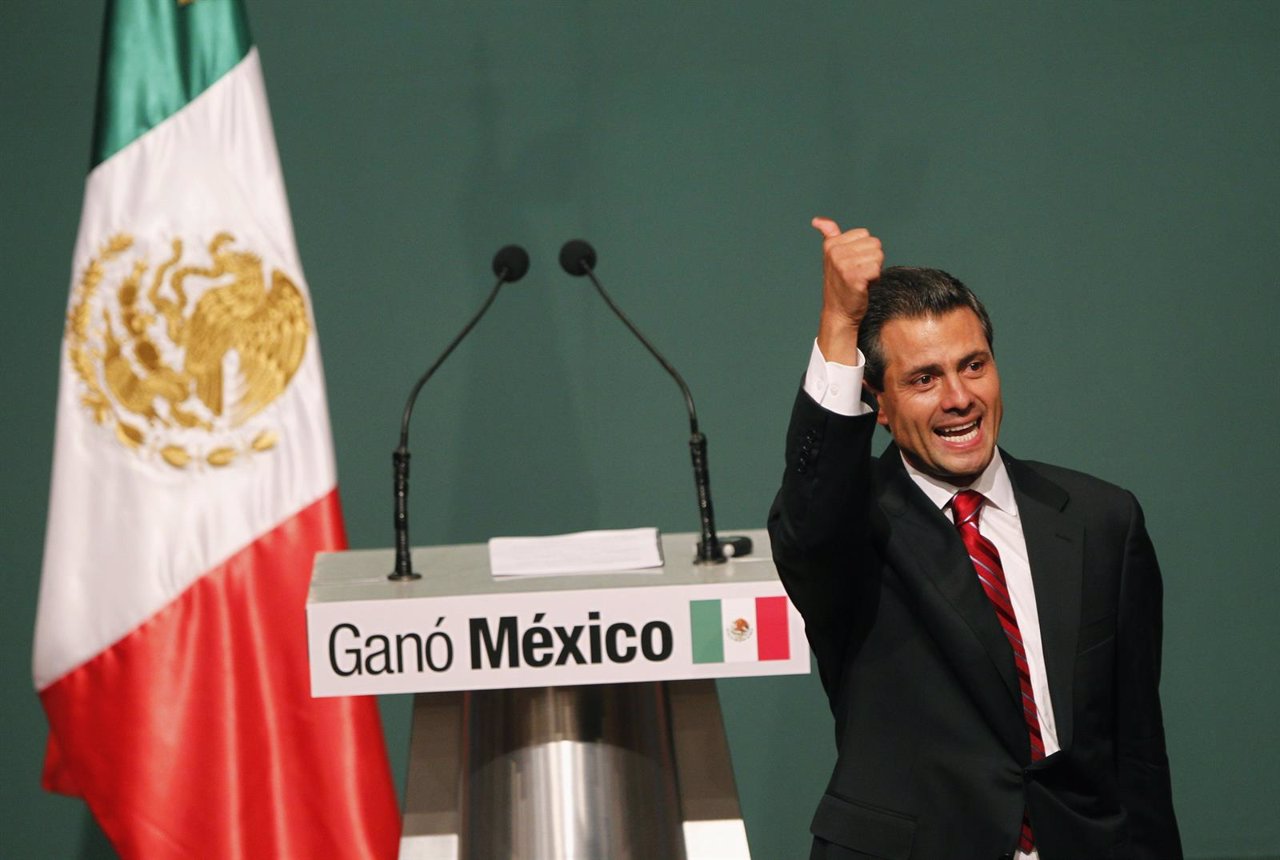 Enrique Pena Nieto, presidential candidate of the Institutional Revolutionary Pa