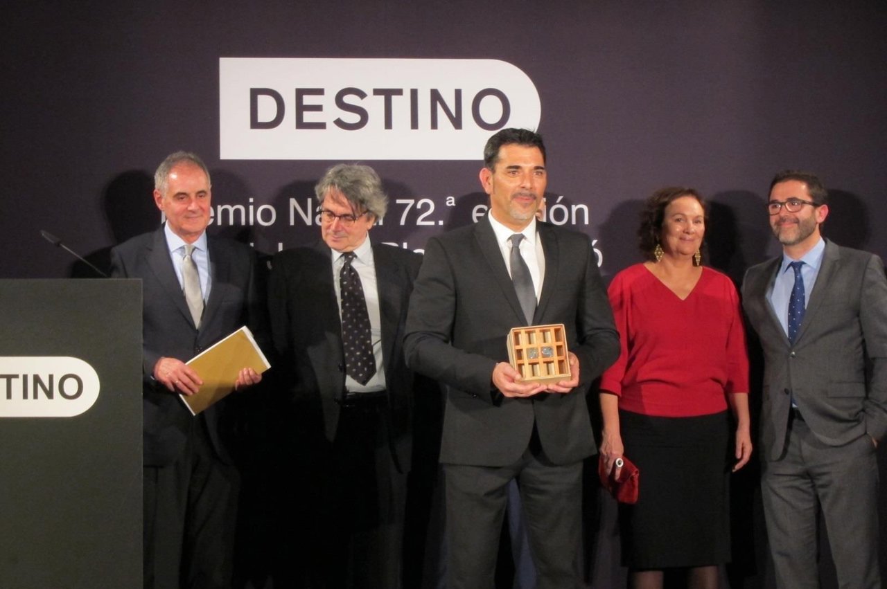 Víctor del Árbol, 72 Premio Nadal con la novela La víspera de casi todo