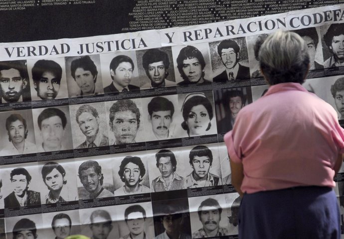 El Salvador dice que colaborará en la captura de acusados por masacre de jesuita