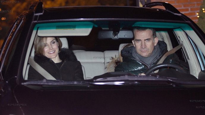 REYES FELIPE Y LETIZIA CON SUS HIJAS EN EL ROSCÓN FAMILIAR