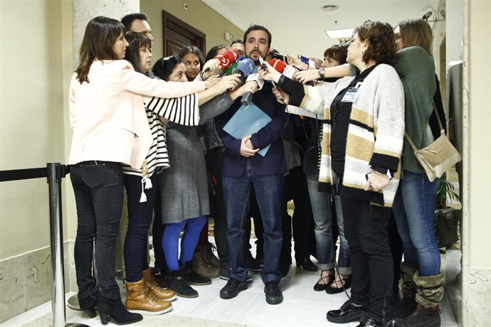 Alberto Garzón recoge el acta de diputado en el Congreso