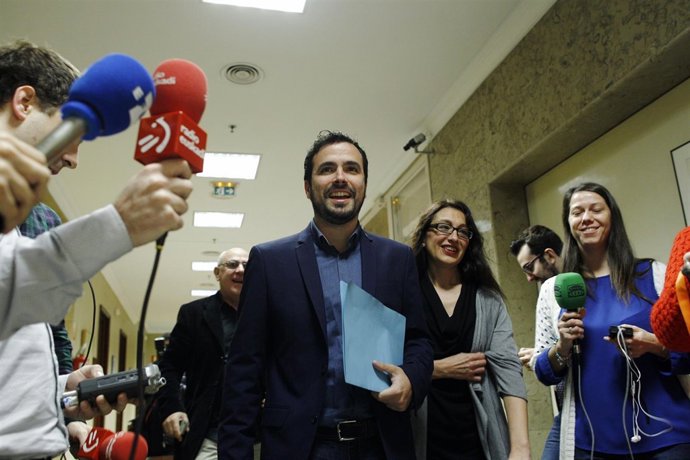 Alberto Garzón recoge el acta de diputado en el Congreso