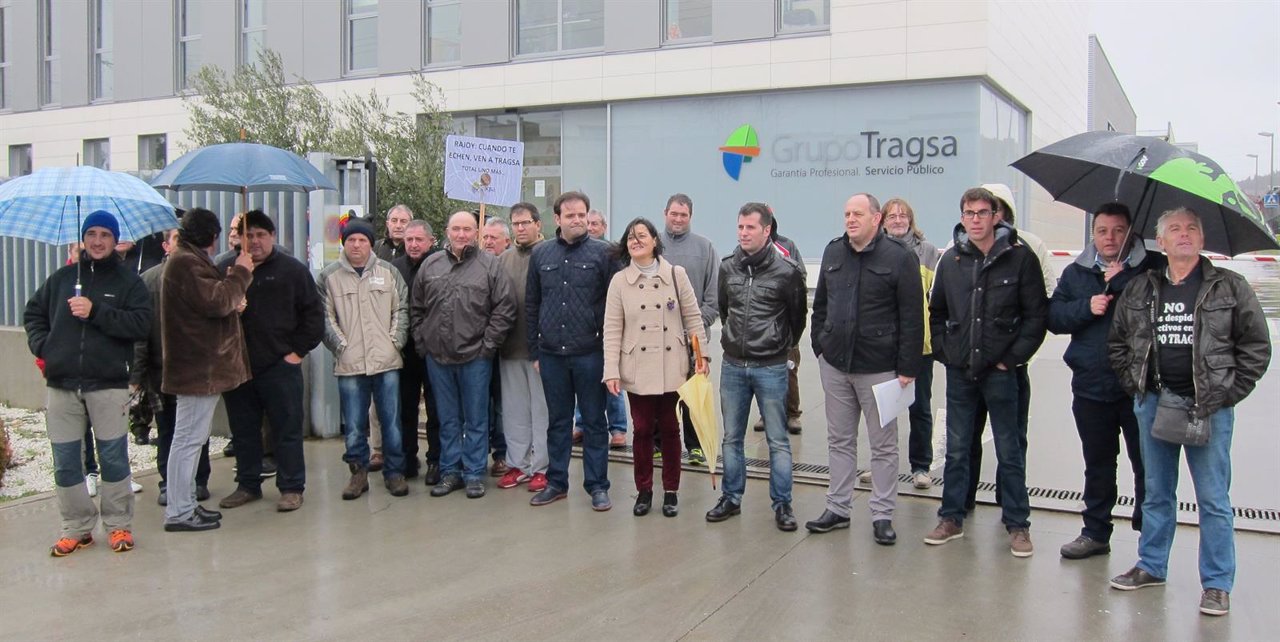 Trabajadores de Tragsa concentrados en la sede de Valladolid