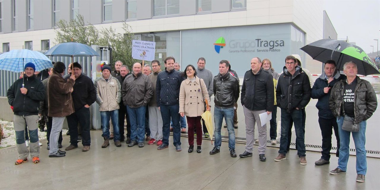 Trabajadores de Tragsa concentrados en la sede de Valladolid