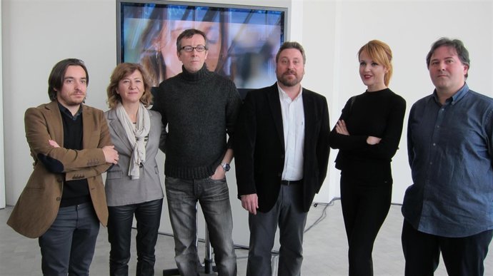 Productores de 'Nuestros amantes' y miembros del Gobierno de Aragón