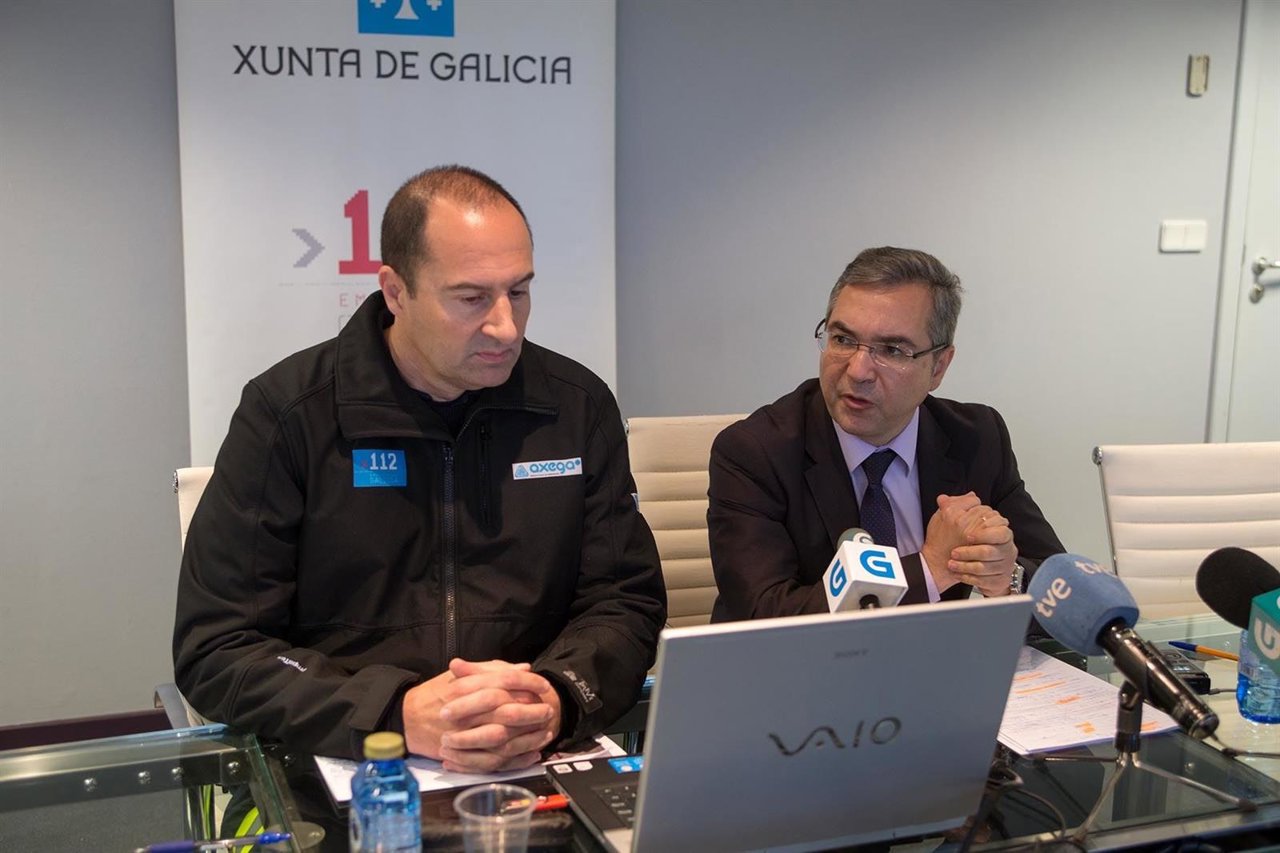 El director xeral de Emerxencias (derecha) y el gerente de la Axega (izquierda)