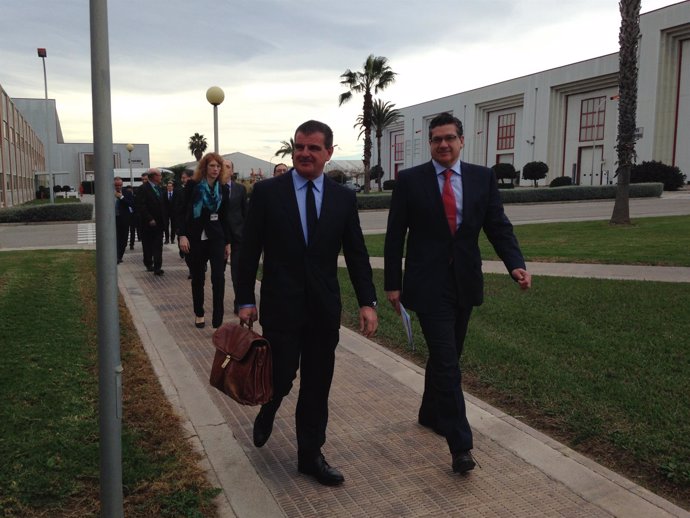 Peter Spuhler e Íñigo Parra a su llegada a la planta de Stadler en Valencia