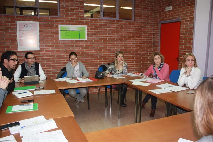 Reunión con representantes de todos los grupos políticos