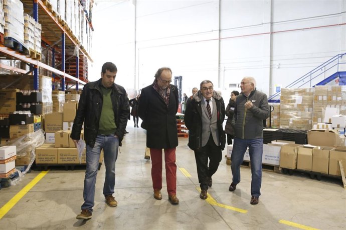El alcalde A.Ros visita el local alquilado al Banco de Alimentos
