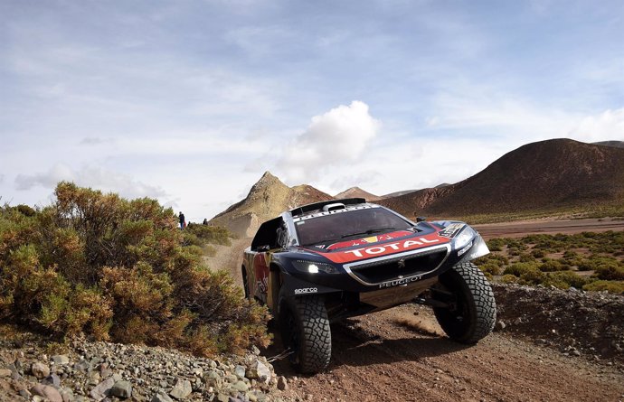 El francés Sebastien Loeb en una etapa del Dakar 2016