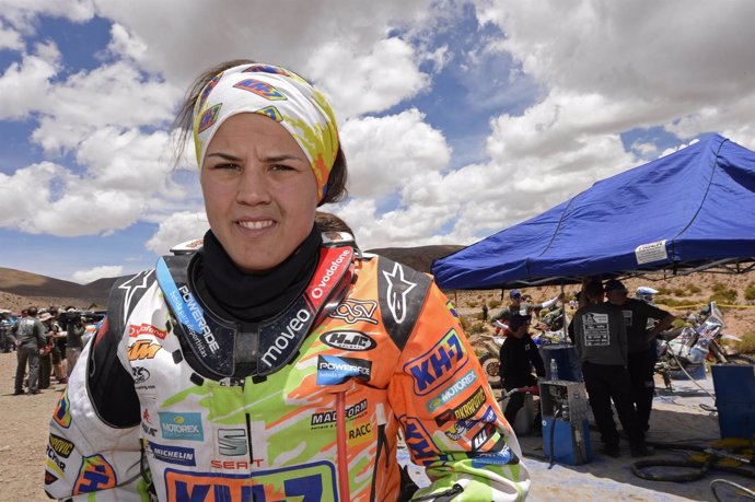Laia Sanz en su llegada a Bolivia en el Rally Dakar 2016