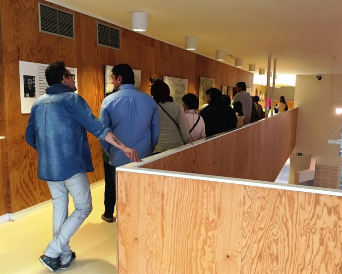 Visitantes de una de las exposiciones organizadas en Aquagraria