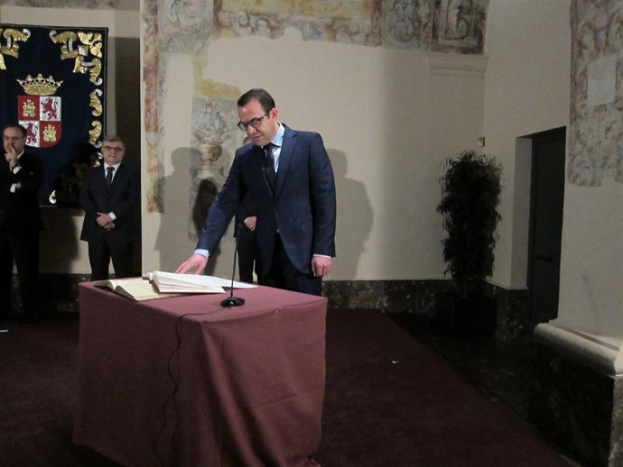 Miguel Vega en su toma de posesión como director general de Política Educativa