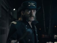 Lemmy Kilmister protagoniza un socarrón anuncio de leche (rodado muy poco antes de morir)
