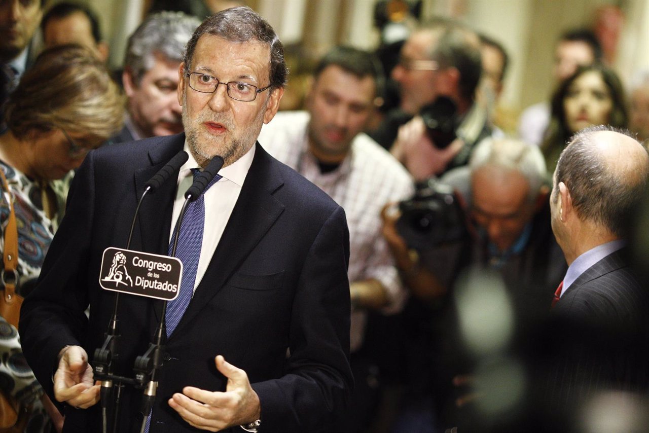 Rajoy acude al Congreso a recoger su acta de diputado