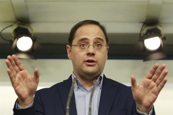 César Luena en rueda de prensa tras las elecciones