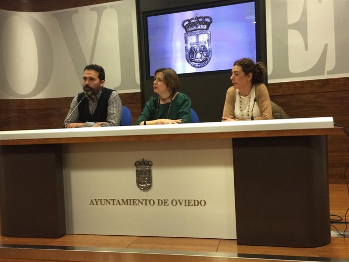 Los concejales de PSOE, Somos e IU, durante la rueda de prensa. 
