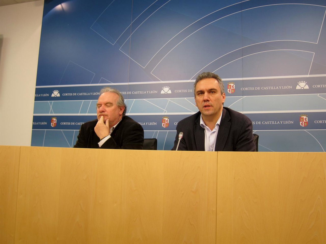 Los parlamentarios José Francisco Martín (izda) y Javier Izquierdo.