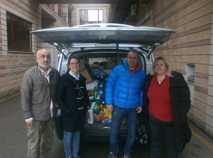 Voluntarios recogen alimentos en Cantabria para familias necesitadas