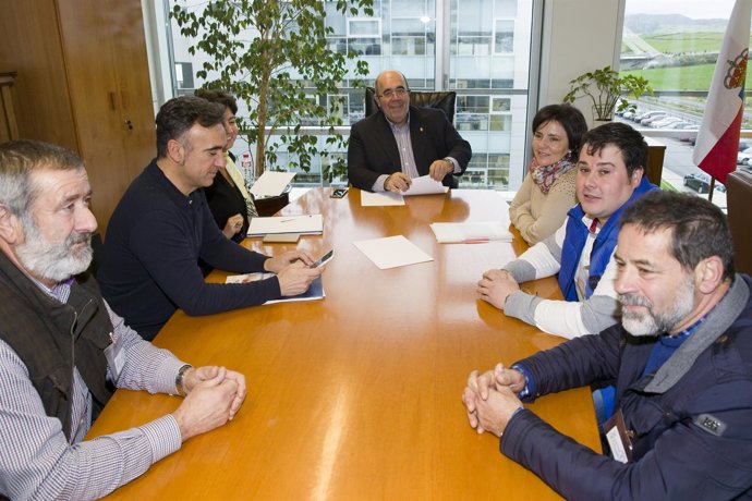 Oria se reúne con miembros del equipo de Gobierno de Corvera de Toranzo