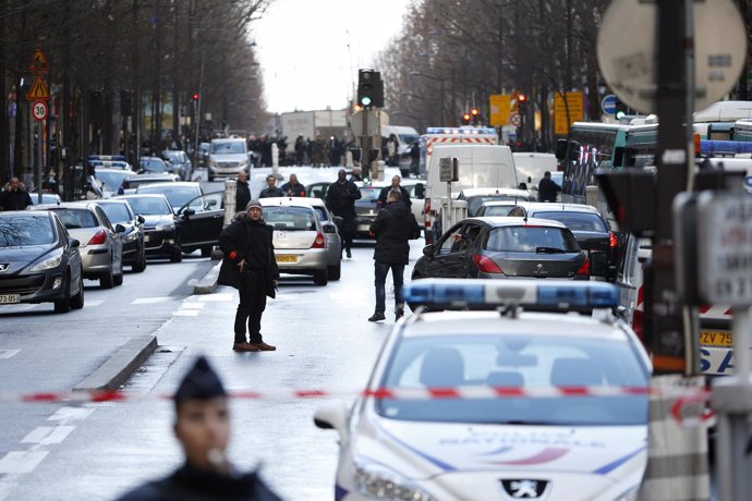 Policía en París por intento de ataque de un hombre en una comisaría