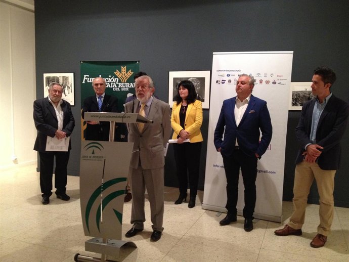 La obra fotográfica en torno a Buñuel, inaugurada en Museo Provincial de Huelva