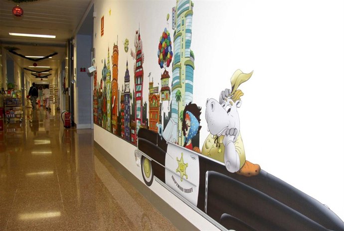 Decoración en las paredes de oncología pediátrica en La Fe
