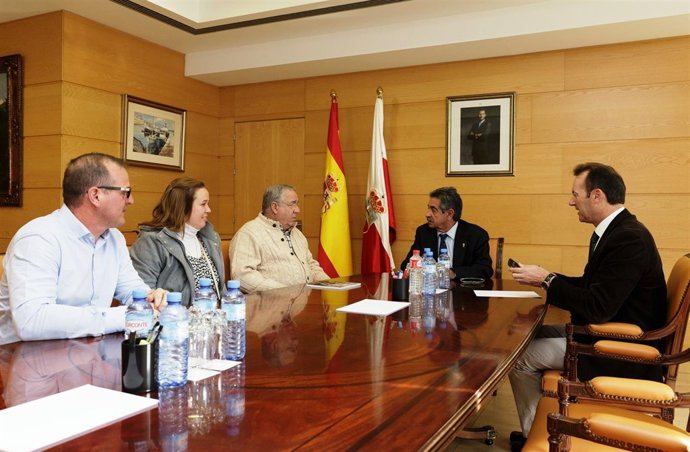 Revilla con el alcalde de Santillana del Mar 