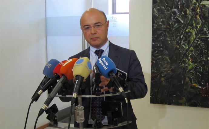 El consejero de Hacienda, Andrés Carrillo, en rueda de prensa