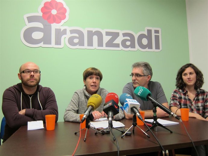 Ana Lizoain y Alberto Labarga, que le sustituirá como concejal de Pamplona