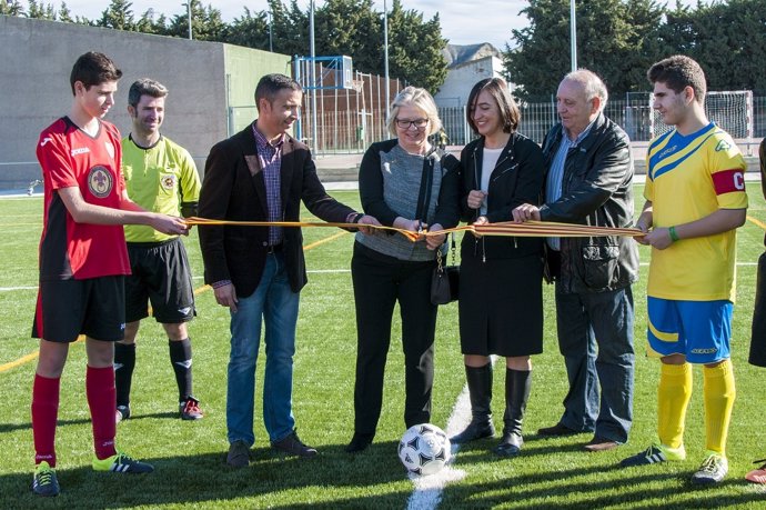 Inauguración de un nuevo campo de fútbol de césped artificial en Alfajarín