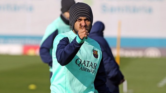 El jugador del FC Barcelona Dani Alves en un entrenamiento