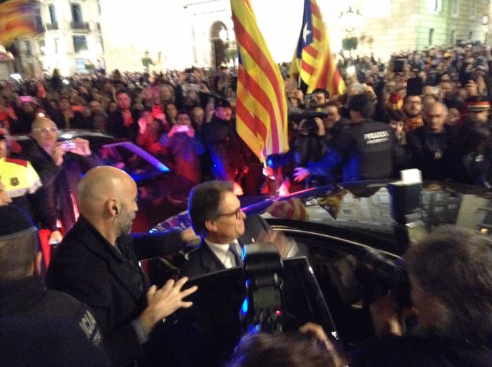 Artur Mas sale de la Generalitat