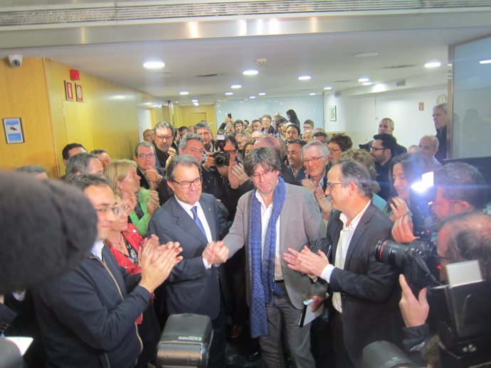 Mas y Puigdemont en la sede de CDC tras el anuncio de investidura