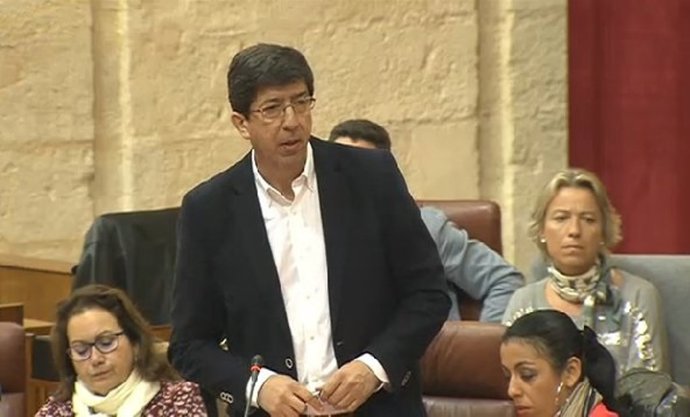 El presidente y portavoz del grupo parlamentario de Ciudadanos (C's), Juan Marín