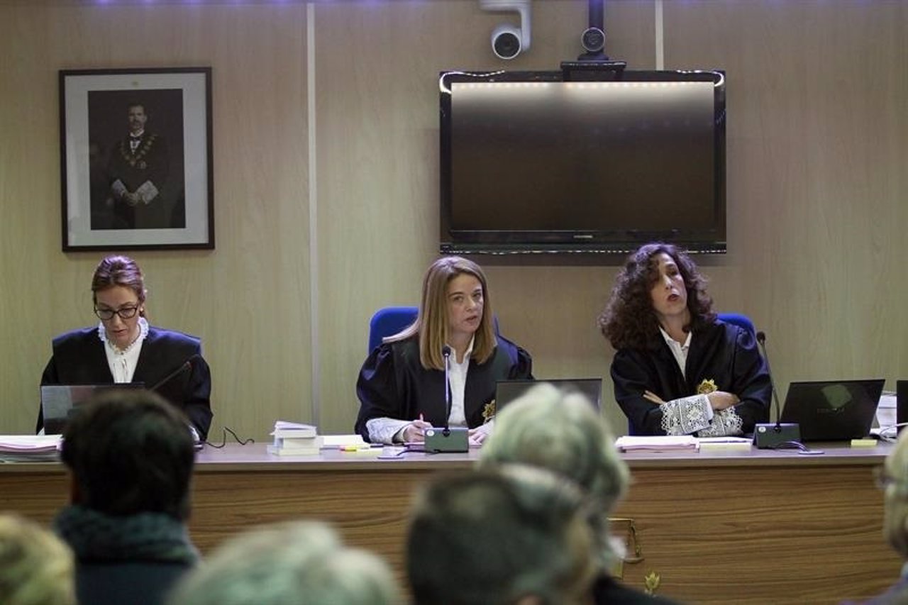 Las juezas de la sección primera de la Audiencia de Palma Rocío Martín, Samantha