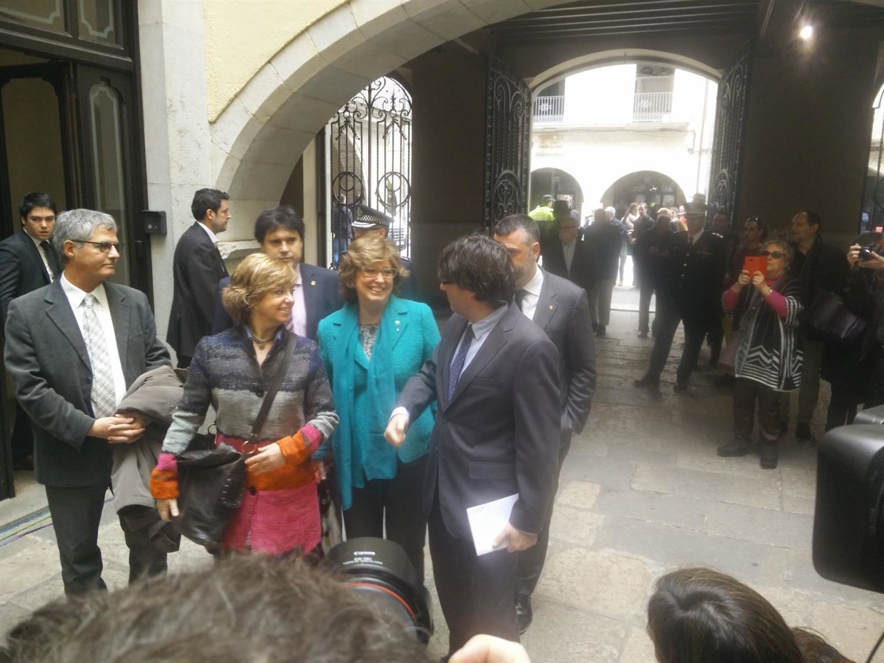 Empieza El Pleno De Renuncia De Puigdemont Como Alcalde De Girona