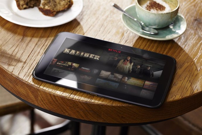 Netflix lifestyle smartphone móvil tablet tecnología película serie series café