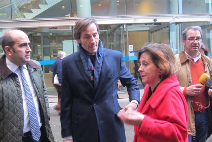 Ana Boto, a la derecha