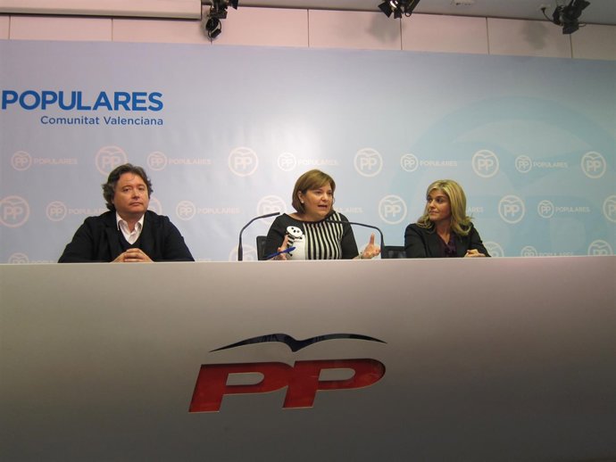 Santamaría, Bonig y Ortiz en una rueda de prensa