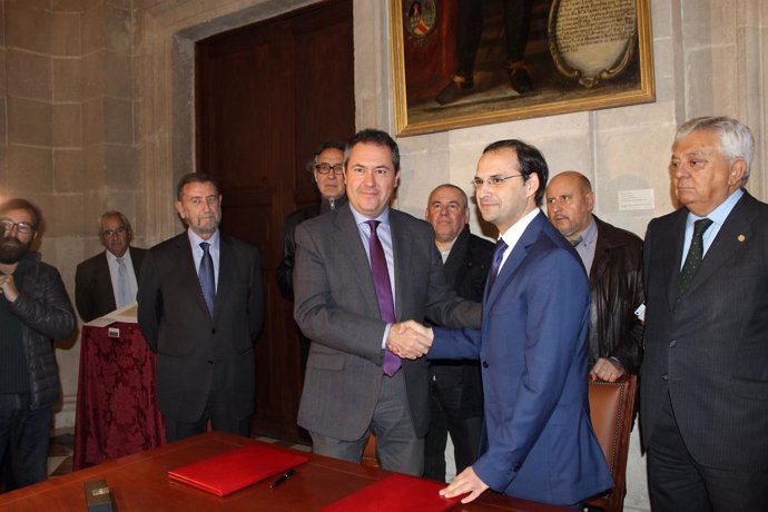 Firma del protocolo entre Sevilla y Sanlúcar de Barrameda