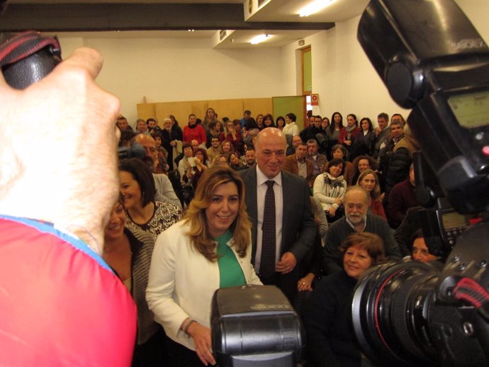 Susana Díaz es fotografiada junto al presidente de la Diputación de Córdoba