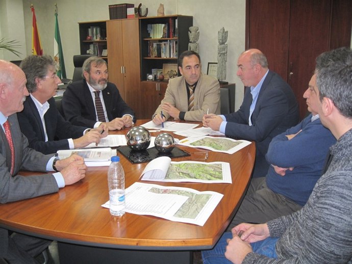De la Torre (c) y Lillo (a su derecha) con responsables de Recycling Works.
