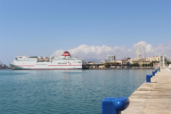 Fortuny de Trasmediterranea atracado en Málaga 2015