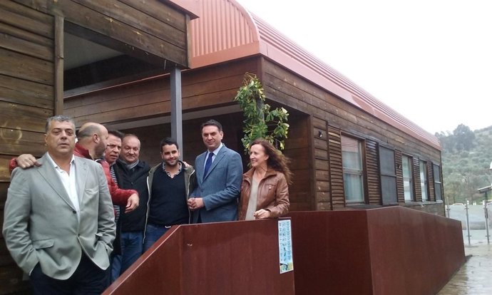 Francisco Javier Fernández, consejero de Turismo, en la Vía Verde de la Sierra