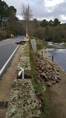  La AV-P-711, Entre Arenas De San Pedro Y El Arenal.