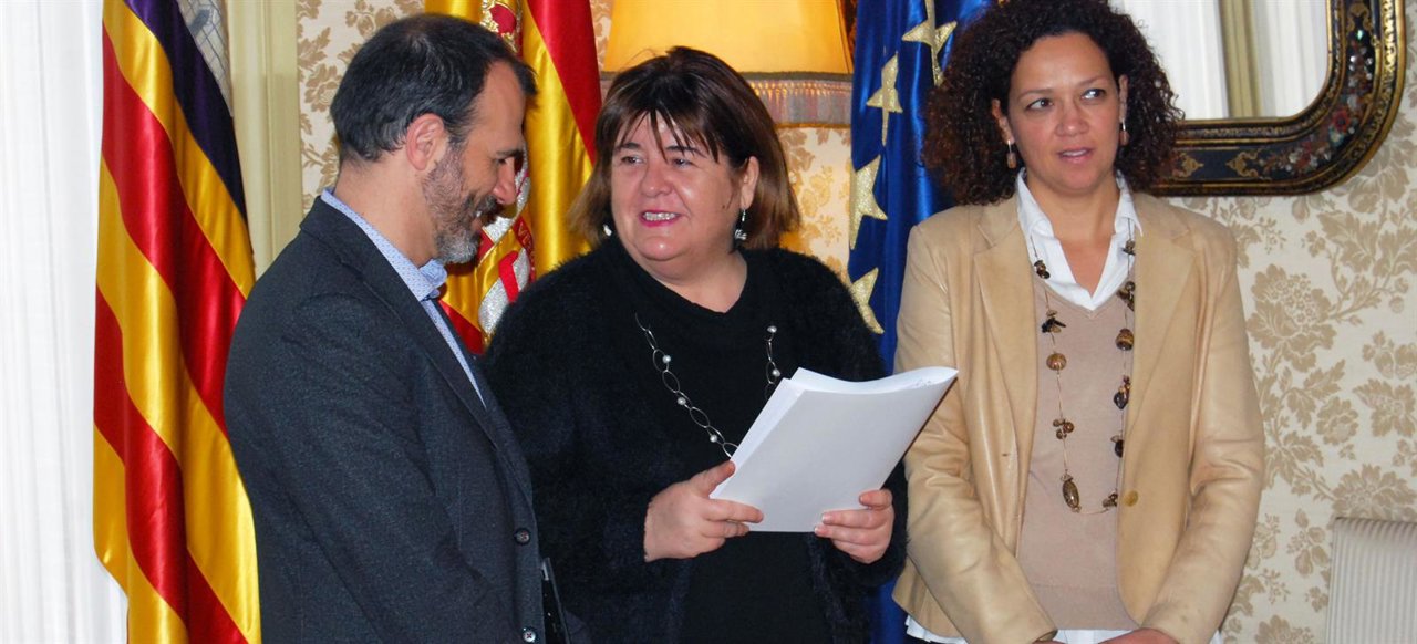 El Impuesto turístico llega al Parlament