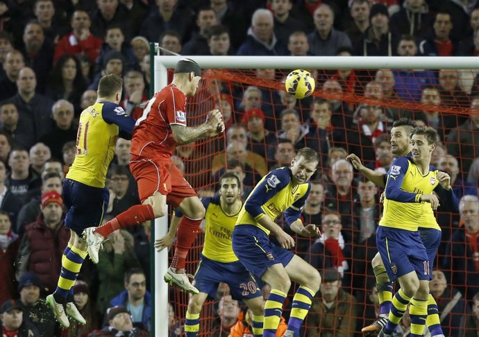 Liverpool y Arsenal empatan en la Premier